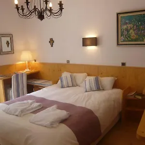 Au Berceau De Bernadette Bed & Breakfast